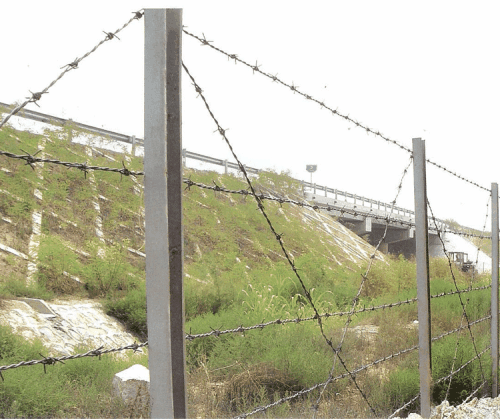 刺鐵絲隔離柵圖片1