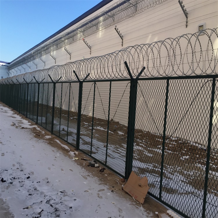 鋼板網護欄網圖片2