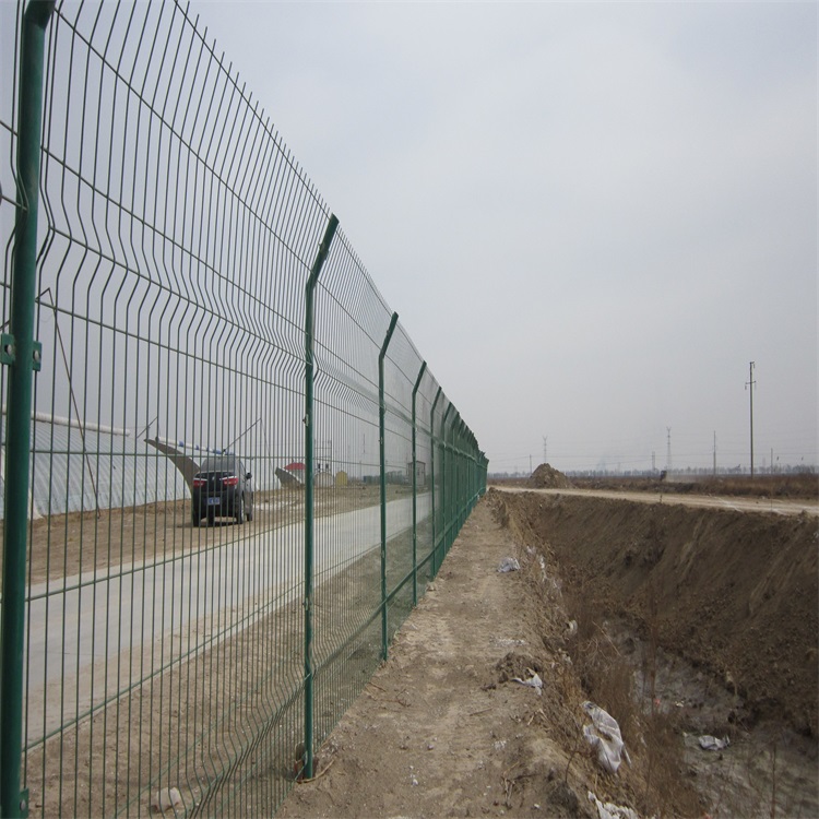 圈地鋼板網護欄圖片2