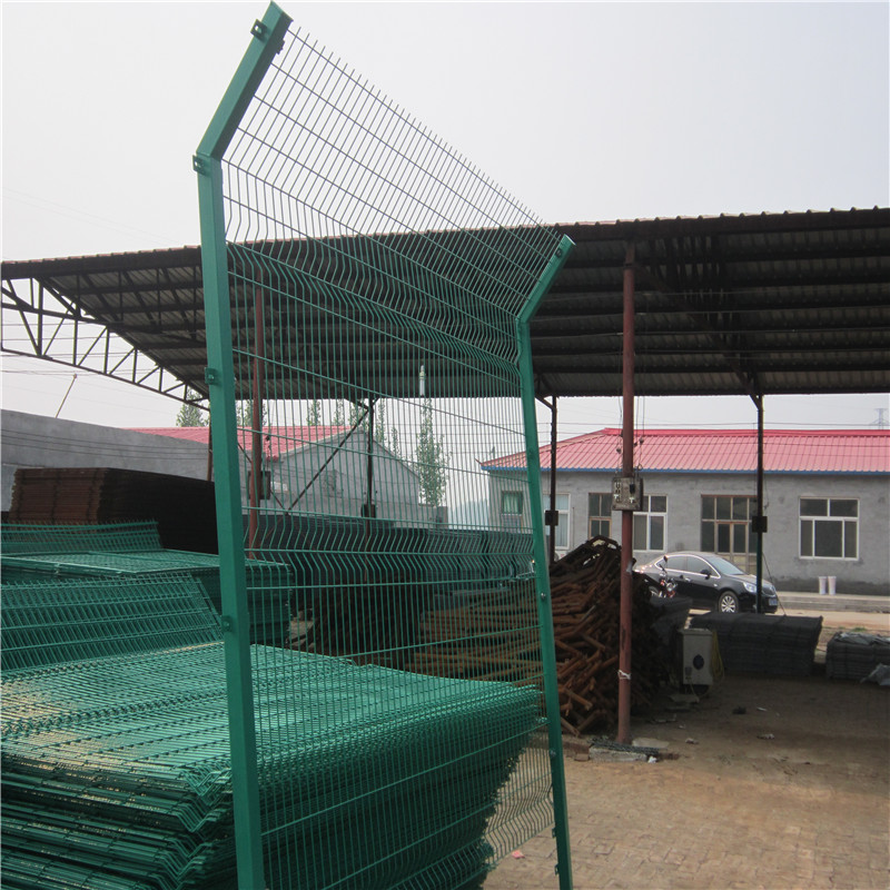 上海干渠隔離防護網(wǎng)圖片2