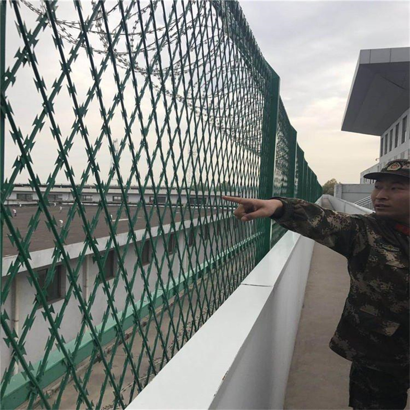 上海直線刀片隔離網圖片4