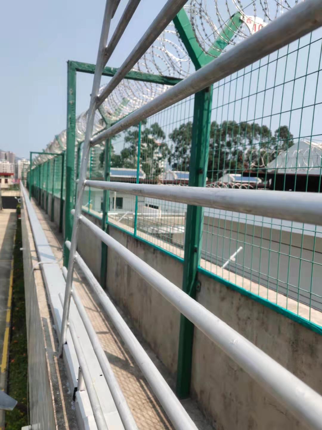 焊接式菱形刀刺刺網圖片2