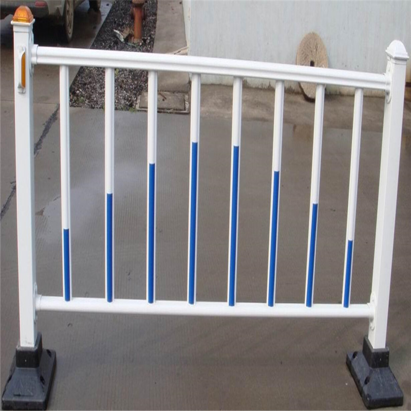 交通鍍鋅噴鋼護(hù)欄圖片1