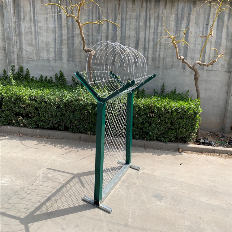 鋁包鋼機(jī)場圍界隔離網(wǎng)圖片2