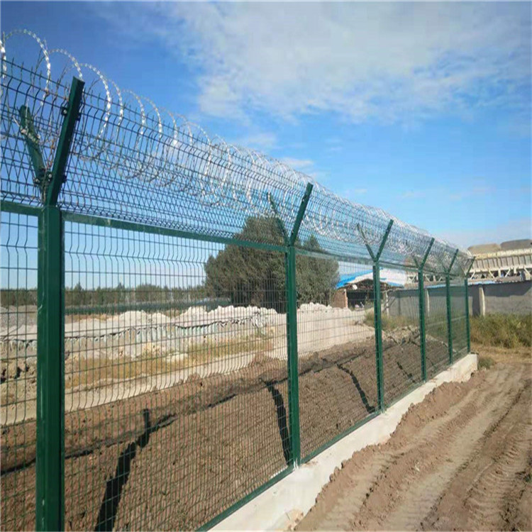 上海帶刺絲滾籠機(jī)場(chǎng)圍界護(hù)欄網(wǎng)圖片3