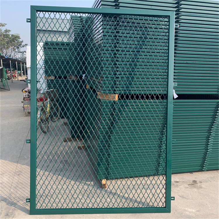 海關保稅區物理金屬菱形孔圍欄網圖片3