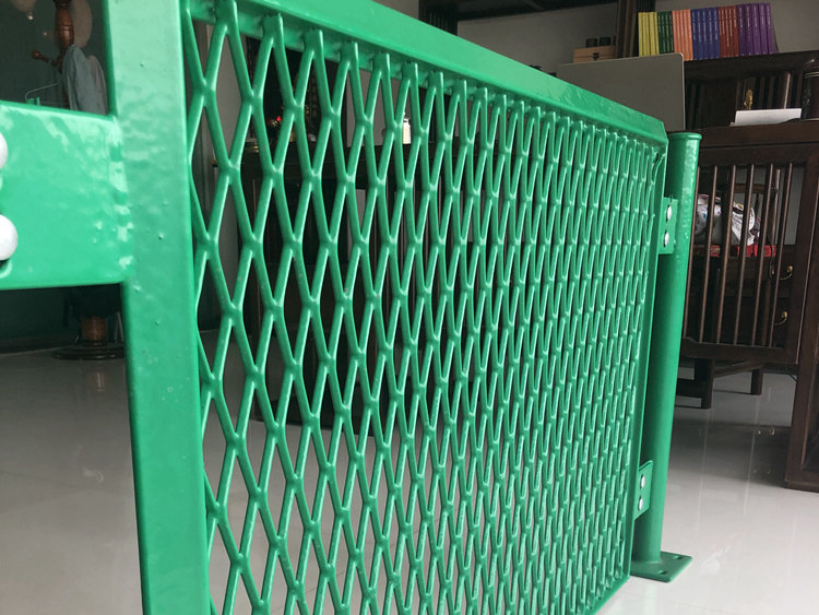 高速公路中央隔離帶防眩網(wǎng)