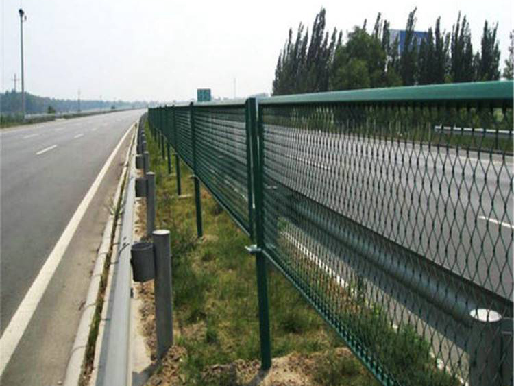 高速公路中央隔離帶防眩網圖片3